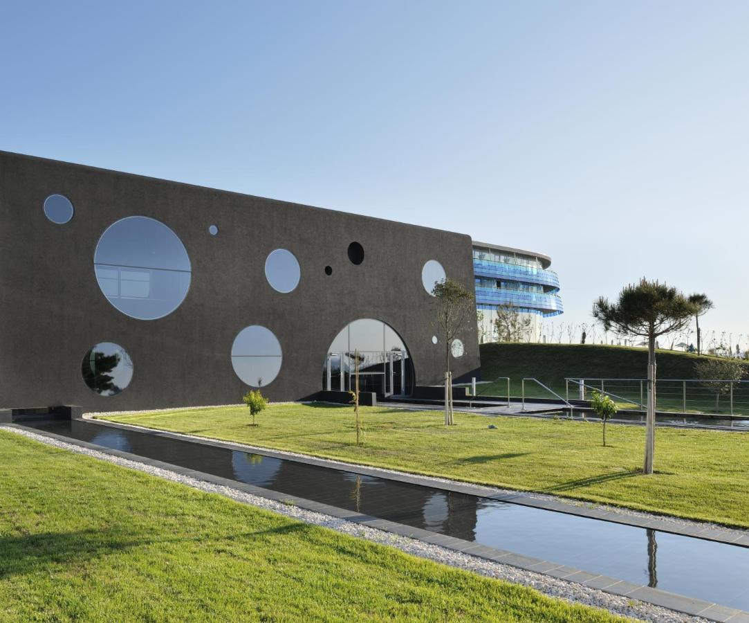 ファルケンステインナー ホテル&スパ ラデラ ペトルチャネ エクステリア 写真 The building of the university library