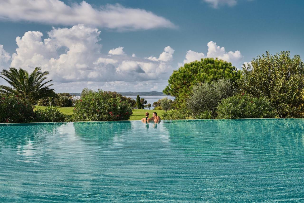 ファルケンステインナー ホテル&スパ ラデラ ペトルチャネ エクステリア 写真 The resort's swimming pool