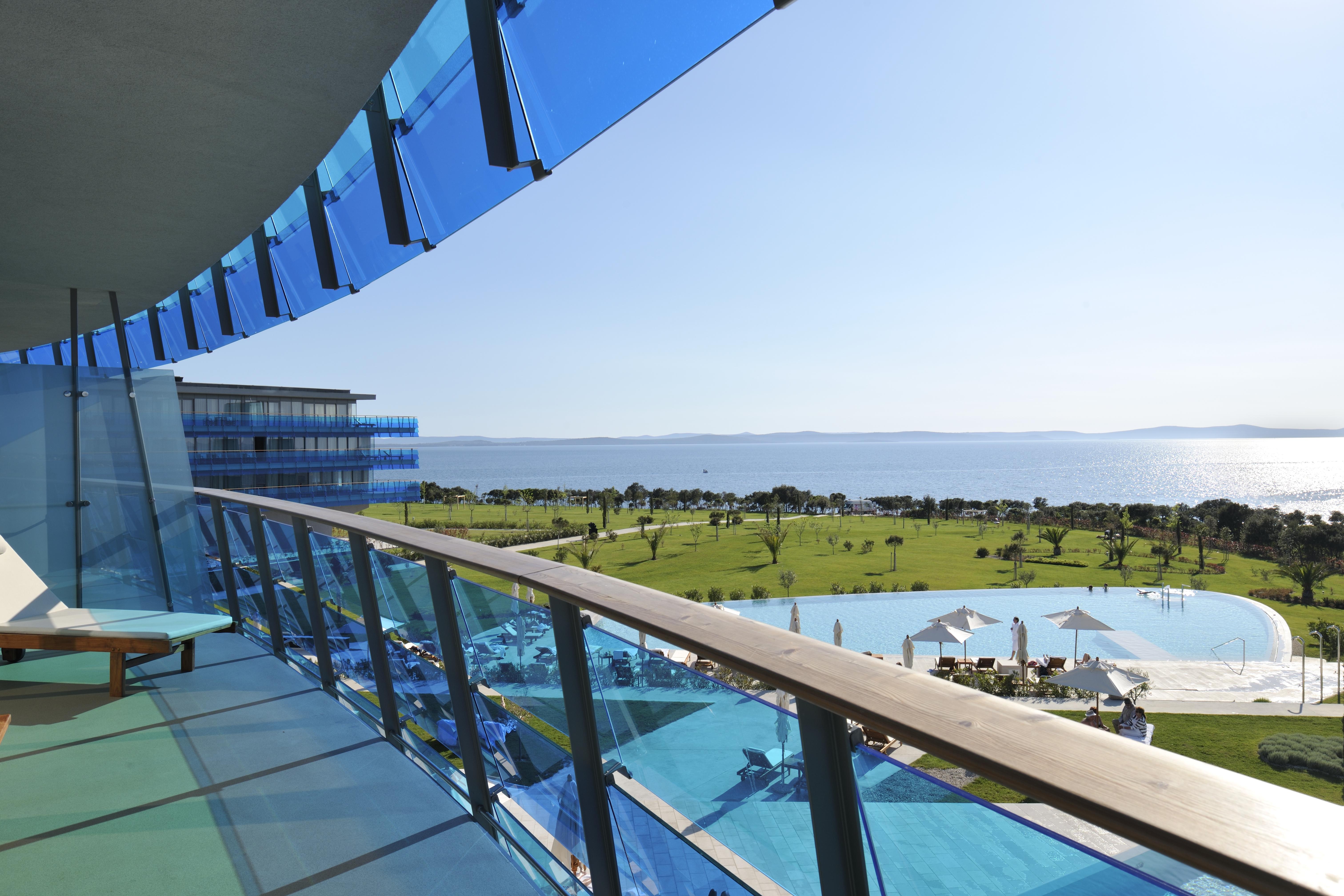 ファルケンステインナー ホテル&スパ ラデラ ペトルチャネ エクステリア 写真 View from the hotel