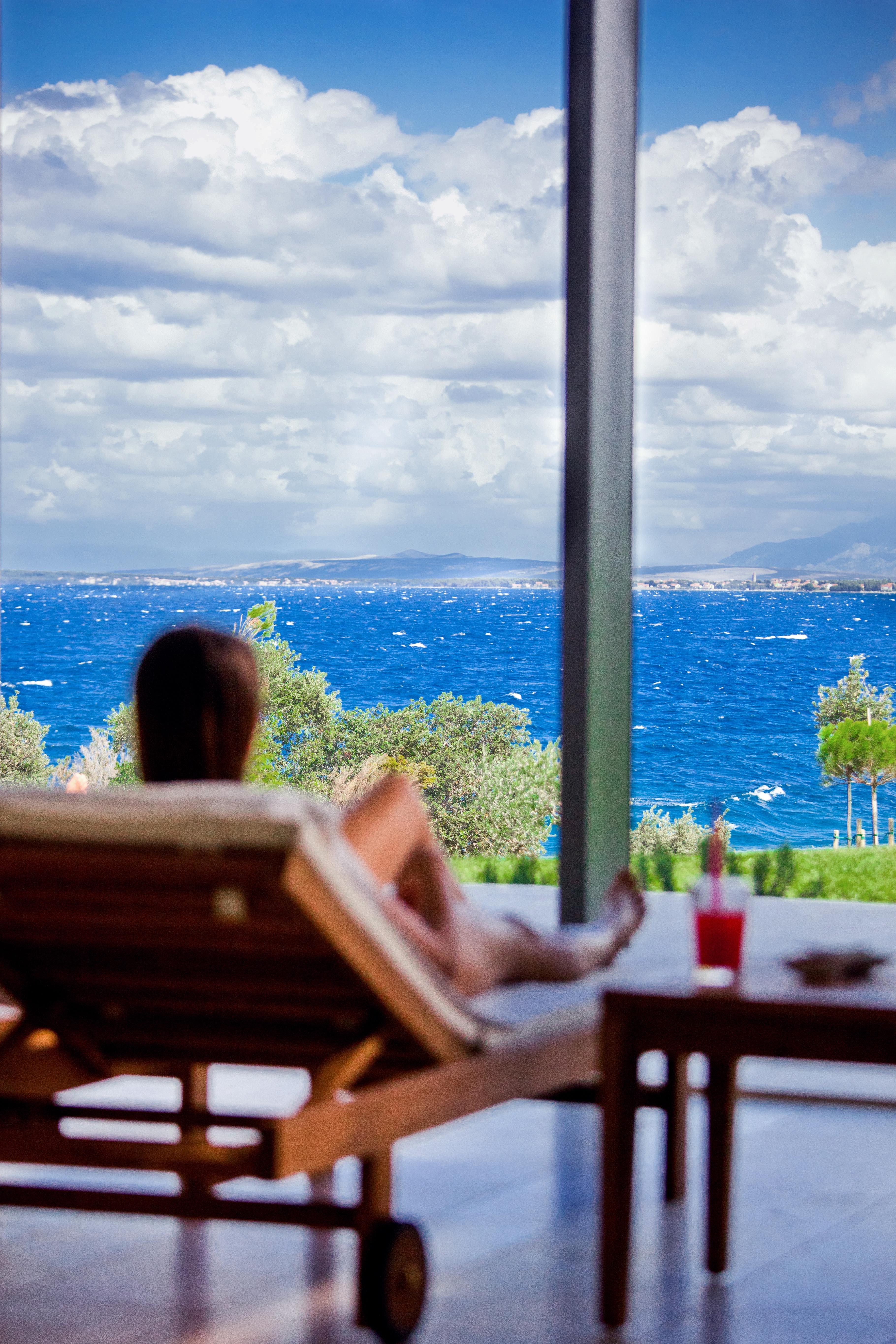 ファルケンステインナー ホテル&スパ ラデラ ペトルチャネ エクステリア 写真 View from the hotel