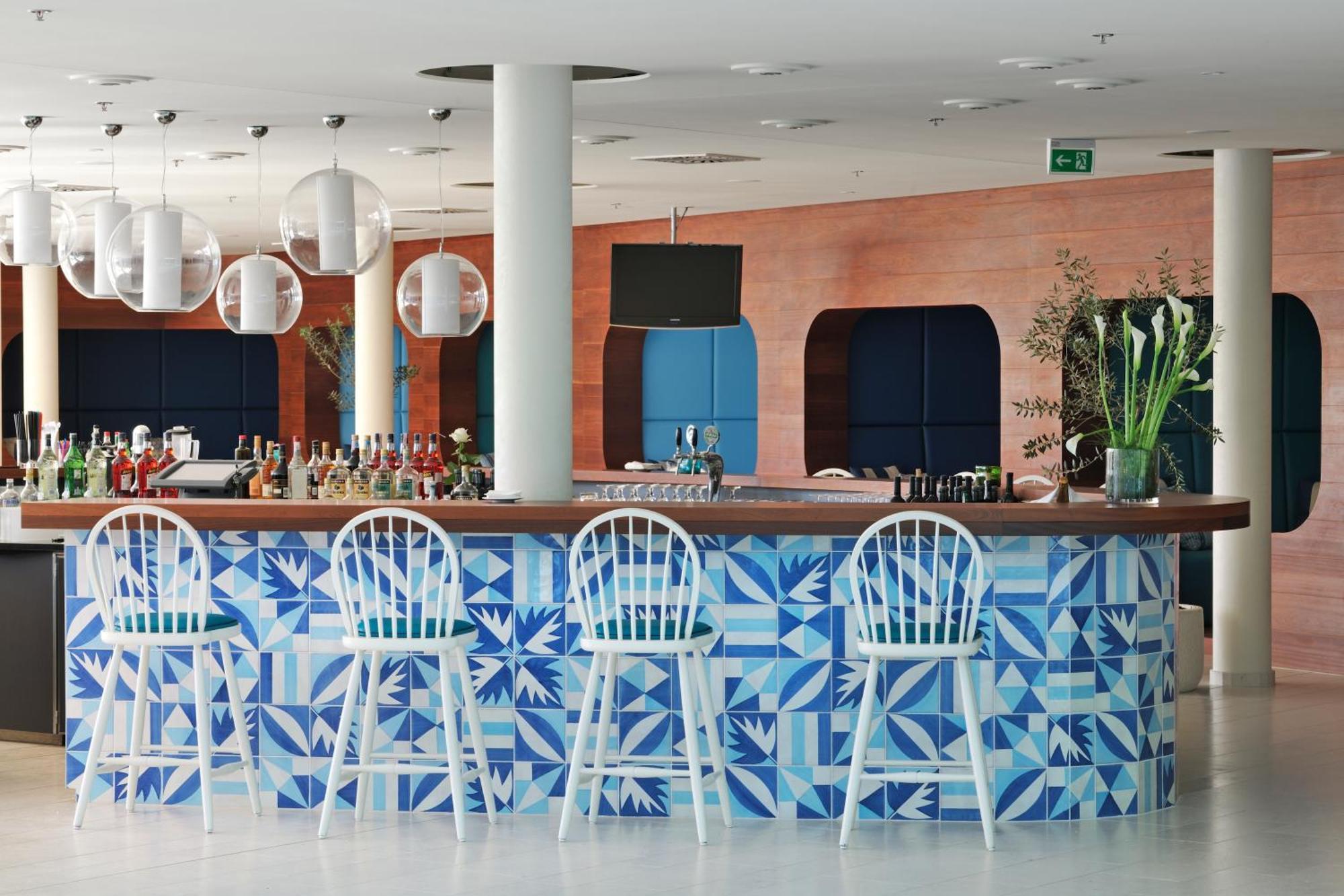 ファルケンステインナー ホテル&スパ ラデラ ペトルチャネ エクステリア 写真 Bar at the hotel