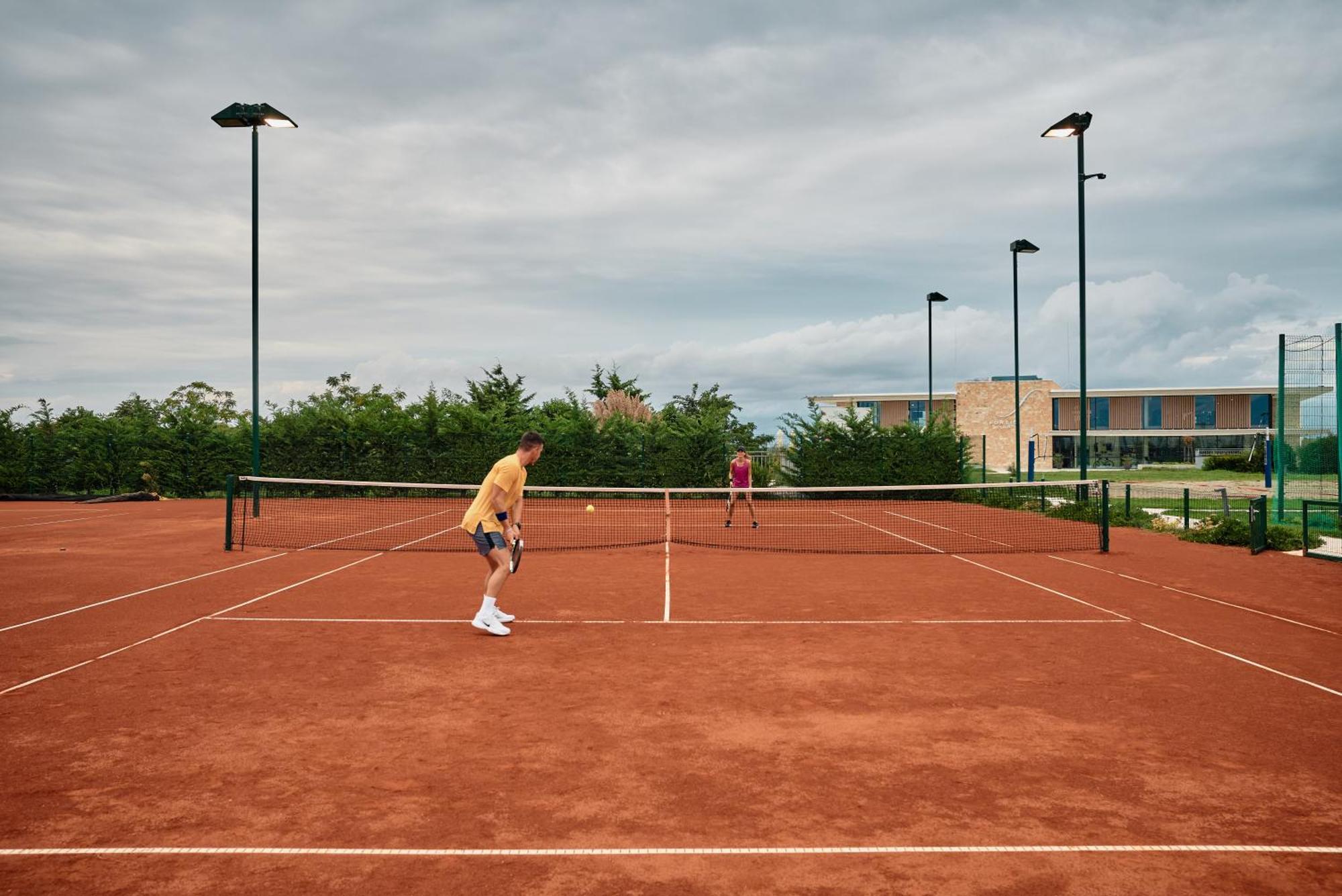 ファルケンステインナー ホテル&スパ ラデラ ペトルチャネ エクステリア 写真 Tennis