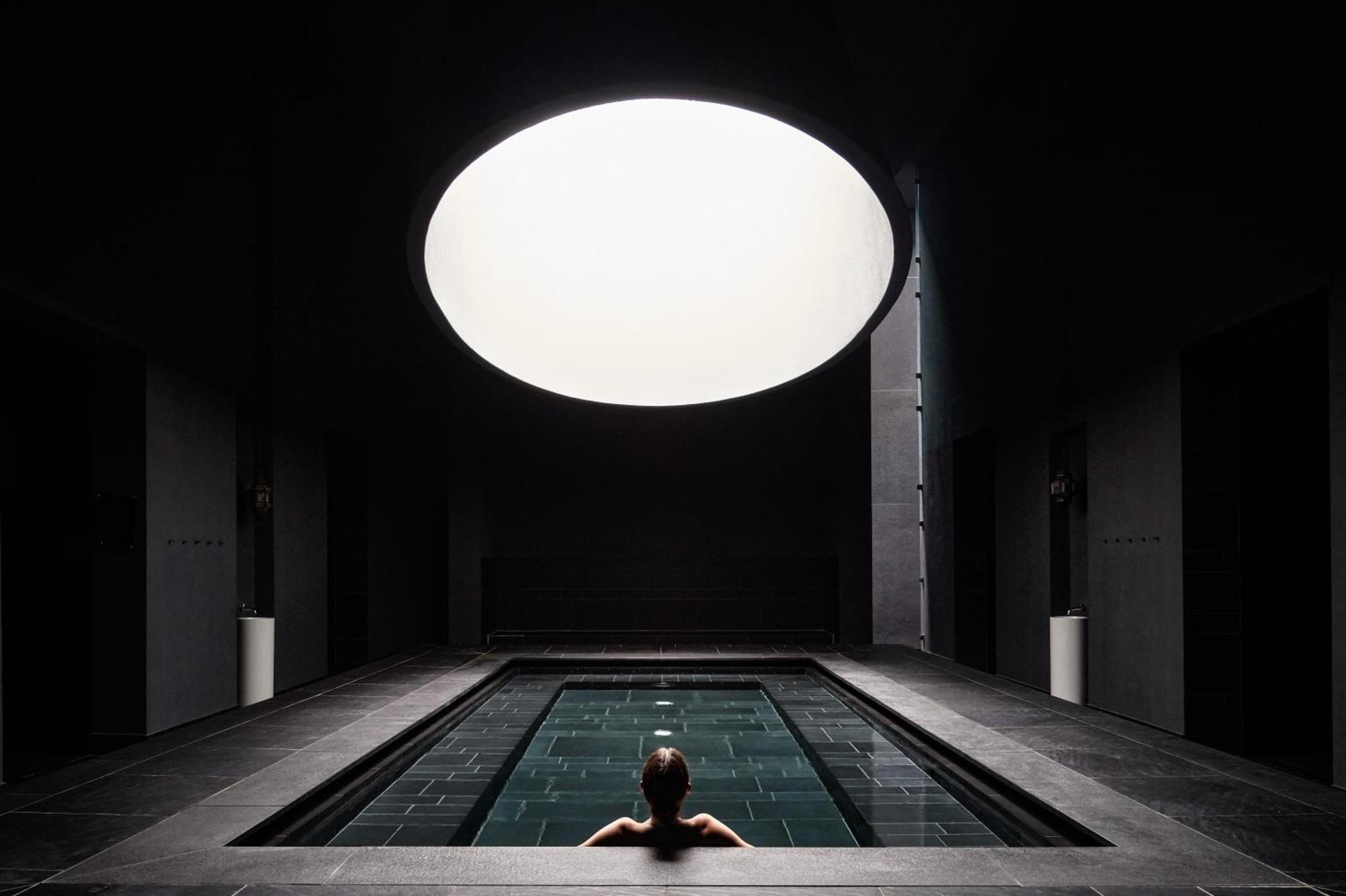 ファルケンステインナー ホテル&スパ ラデラ ペトルチャネ エクステリア 写真 The pool at the spa