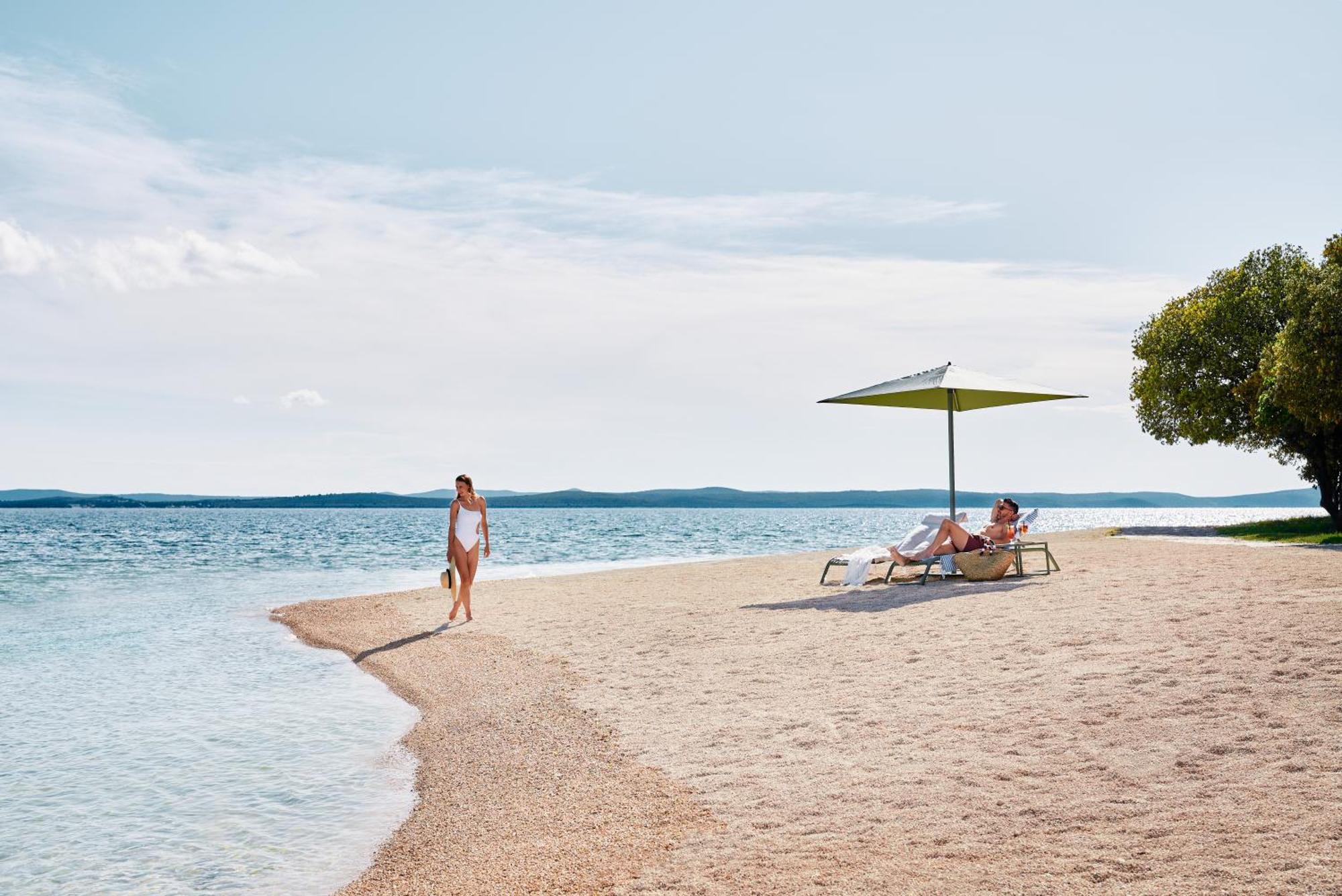 ファルケンステインナー ホテル&スパ ラデラ ペトルチャネ エクステリア 写真 Beach at the Hotel