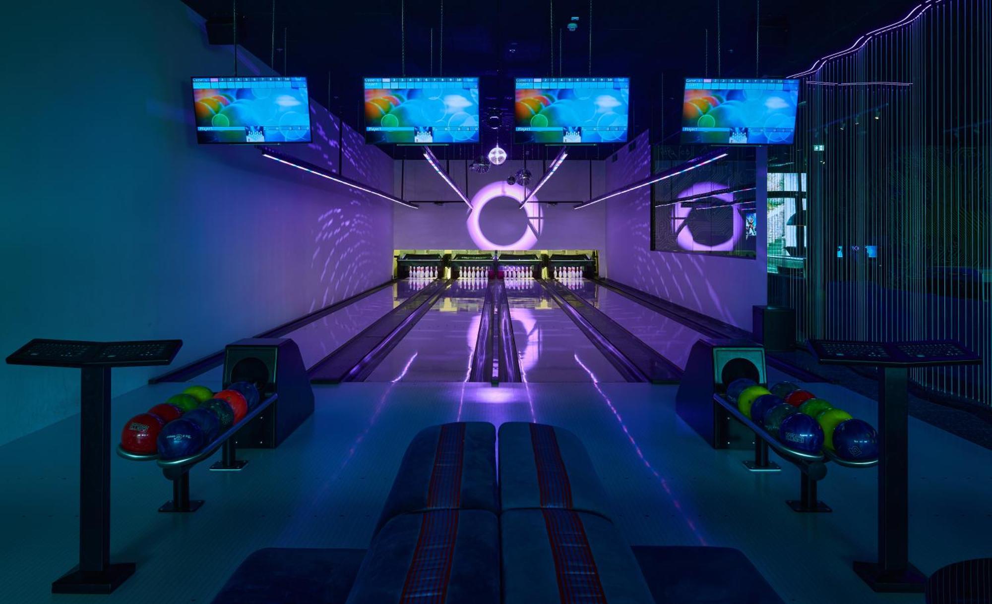 ファルケンステインナー ホテル&スパ ラデラ ペトルチャネ エクステリア 写真 Bowling at the C-A-T