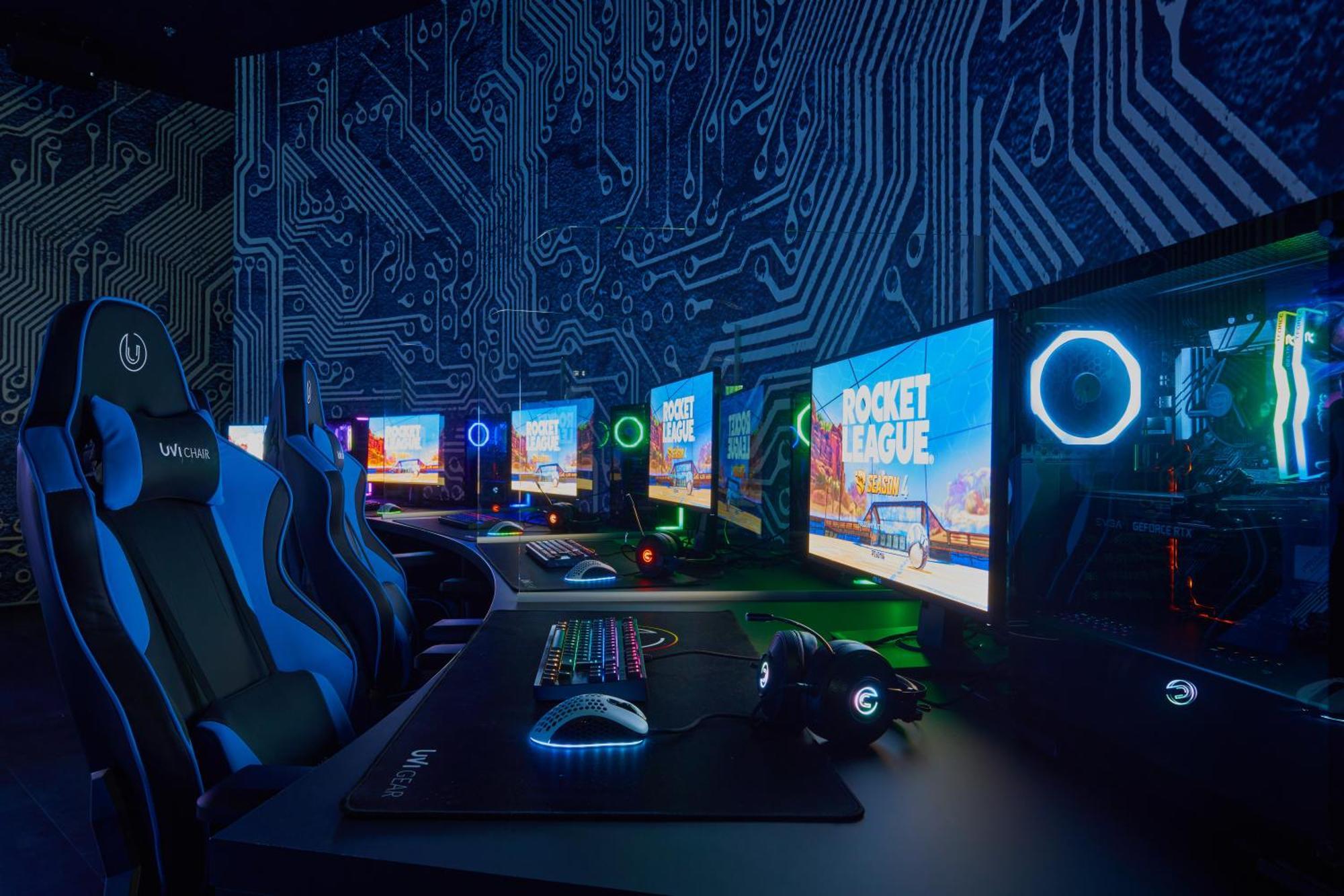 ファルケンステインナー ホテル&スパ ラデラ ペトルチャネ エクステリア 写真 The gaming room at the 2019 Intel Extreme Masters